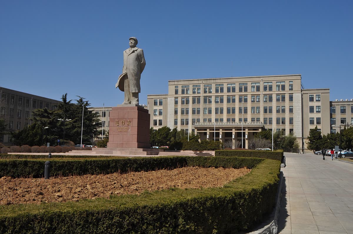 Gerbang selatan Dalian University of Technology